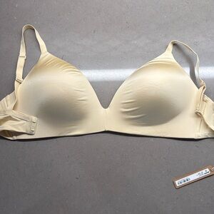 Skims wireless bra 36 DDD